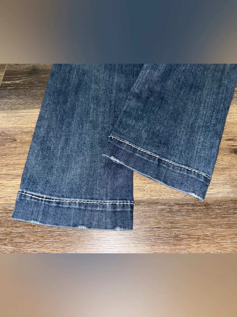 Kut From The Kloth Medium Wash Distressed Bermuda Shorts Size 4 - Picture 5 of 11